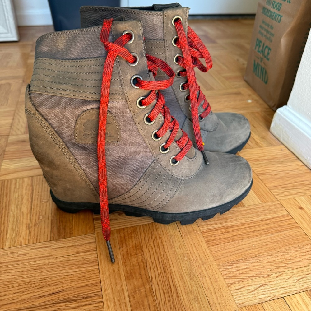 Sorel Lexi Wedge Bootie; gray with red laces size 9